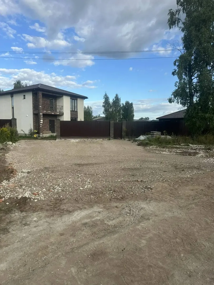 Заезд на участок после отсыпки щебнем